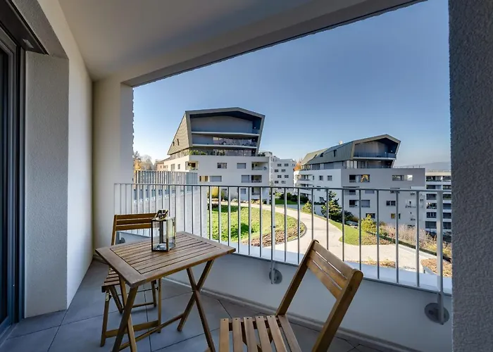 Le Paradis - Beautiful T2 Ideally Located With Garage