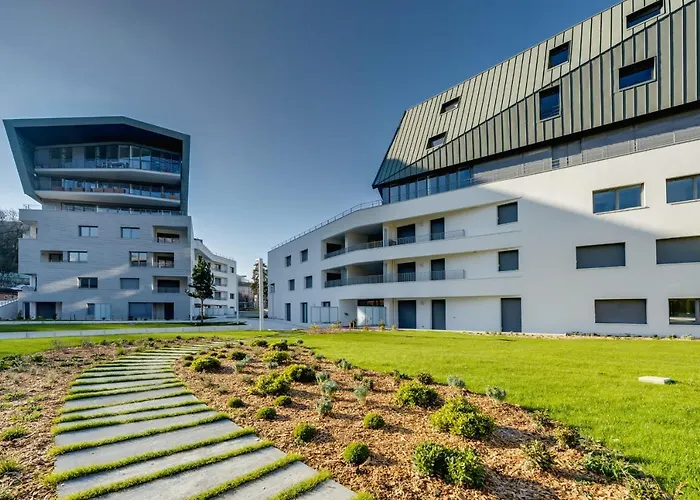 Le Paradis - Beautiful T2 Ideally Located With Garage